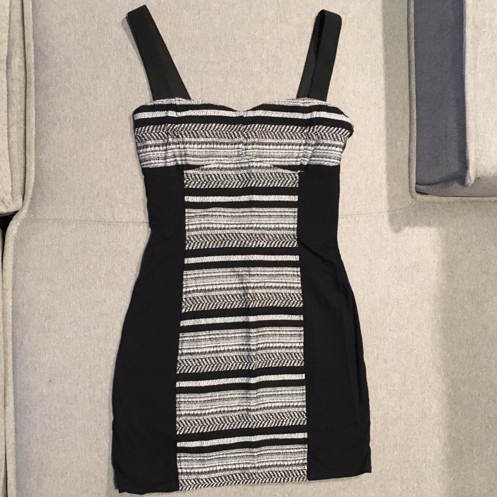 H&M fitted black and white dress